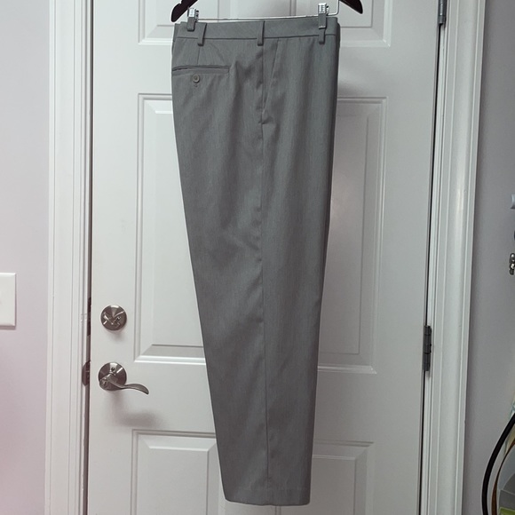 Van Heusen pants, Mens size 40/29 - Picture 3 of 7